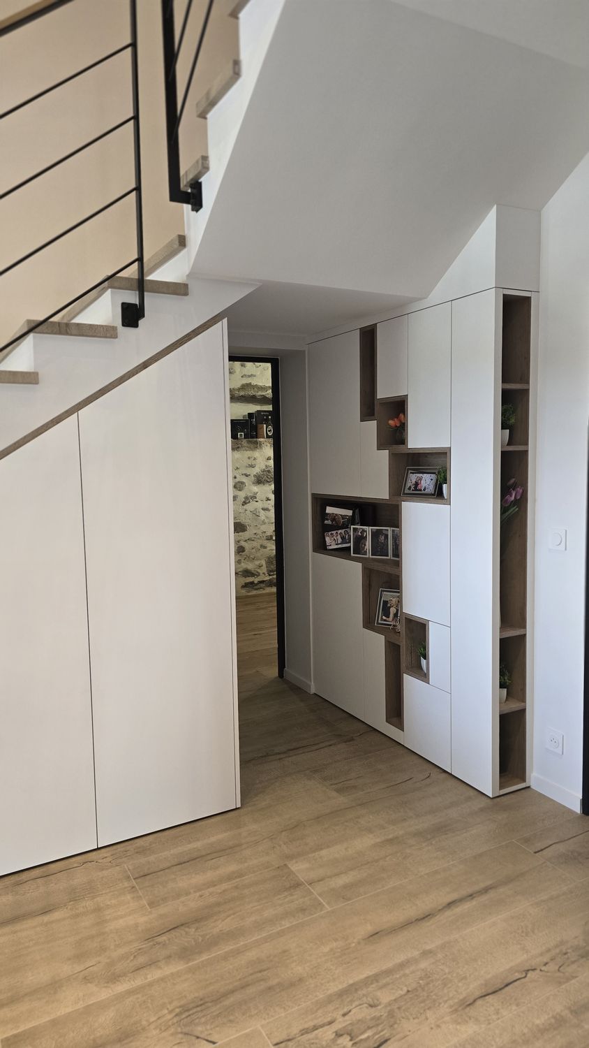 Rangement sous escalier