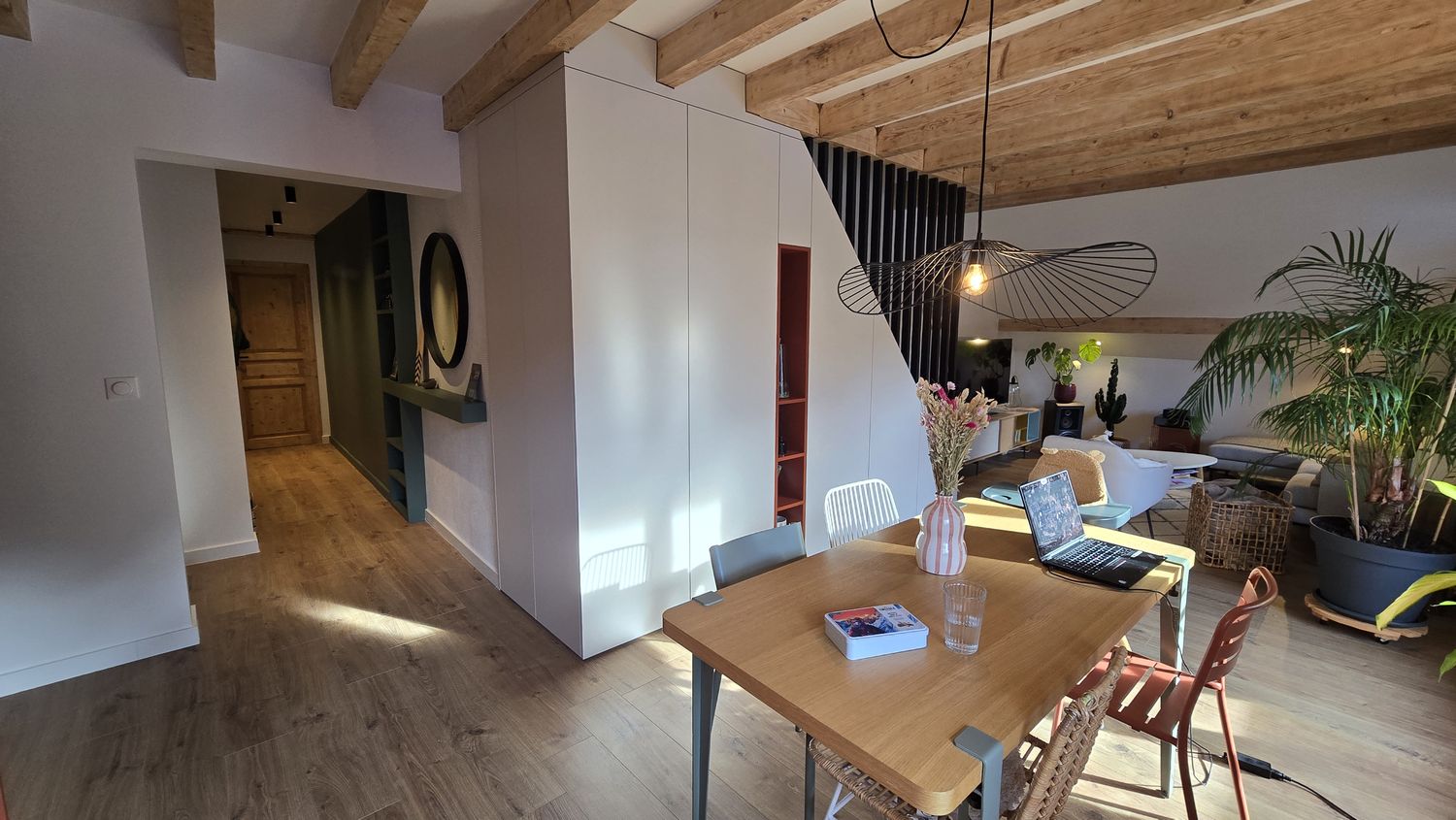 Aménagement sous escalier après